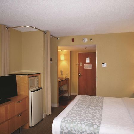La Quinta By Wyndham Sarasota Downtown Hotel Exterior photo