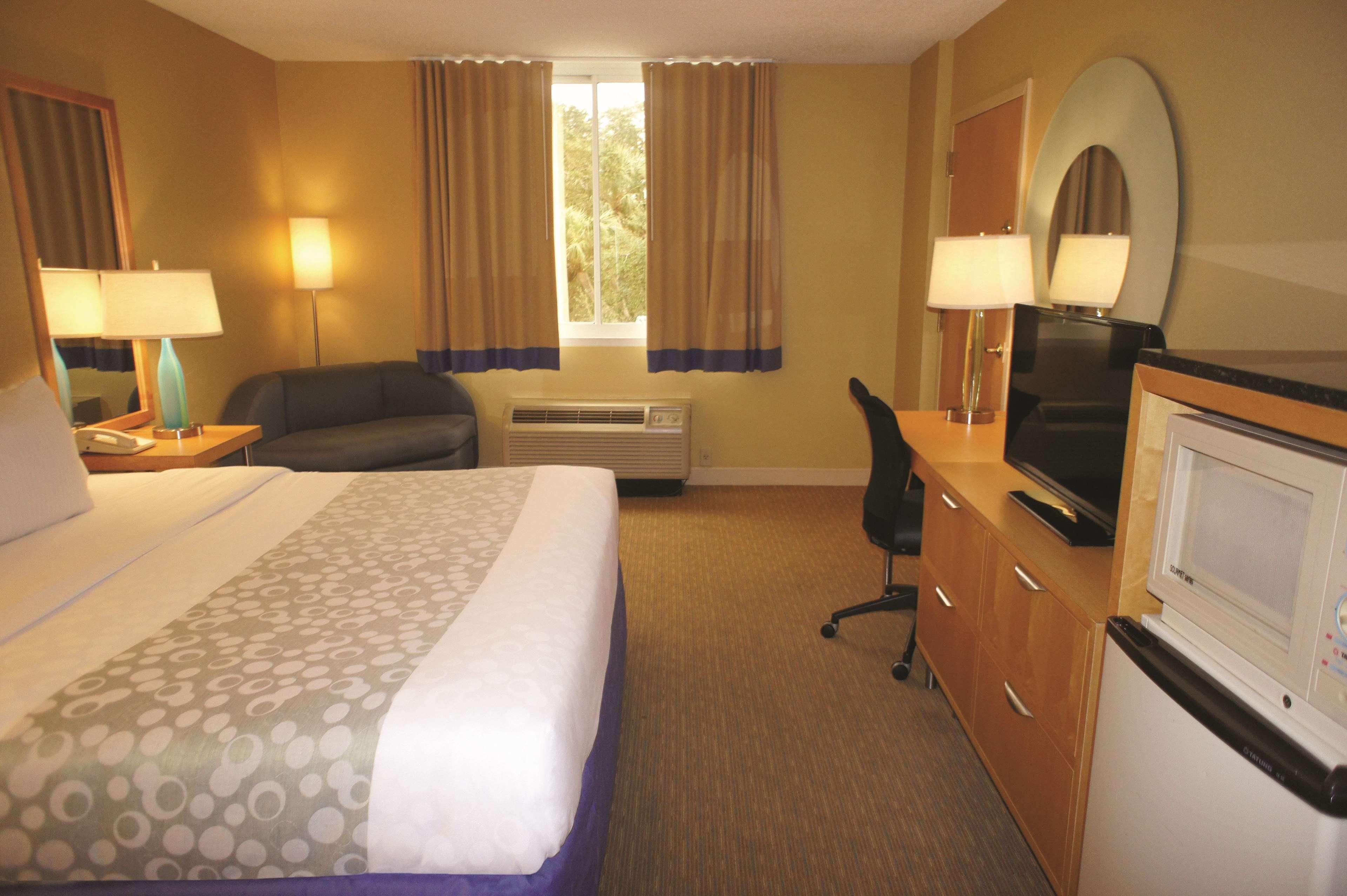 La Quinta By Wyndham Sarasota Downtown Hotel Exterior photo