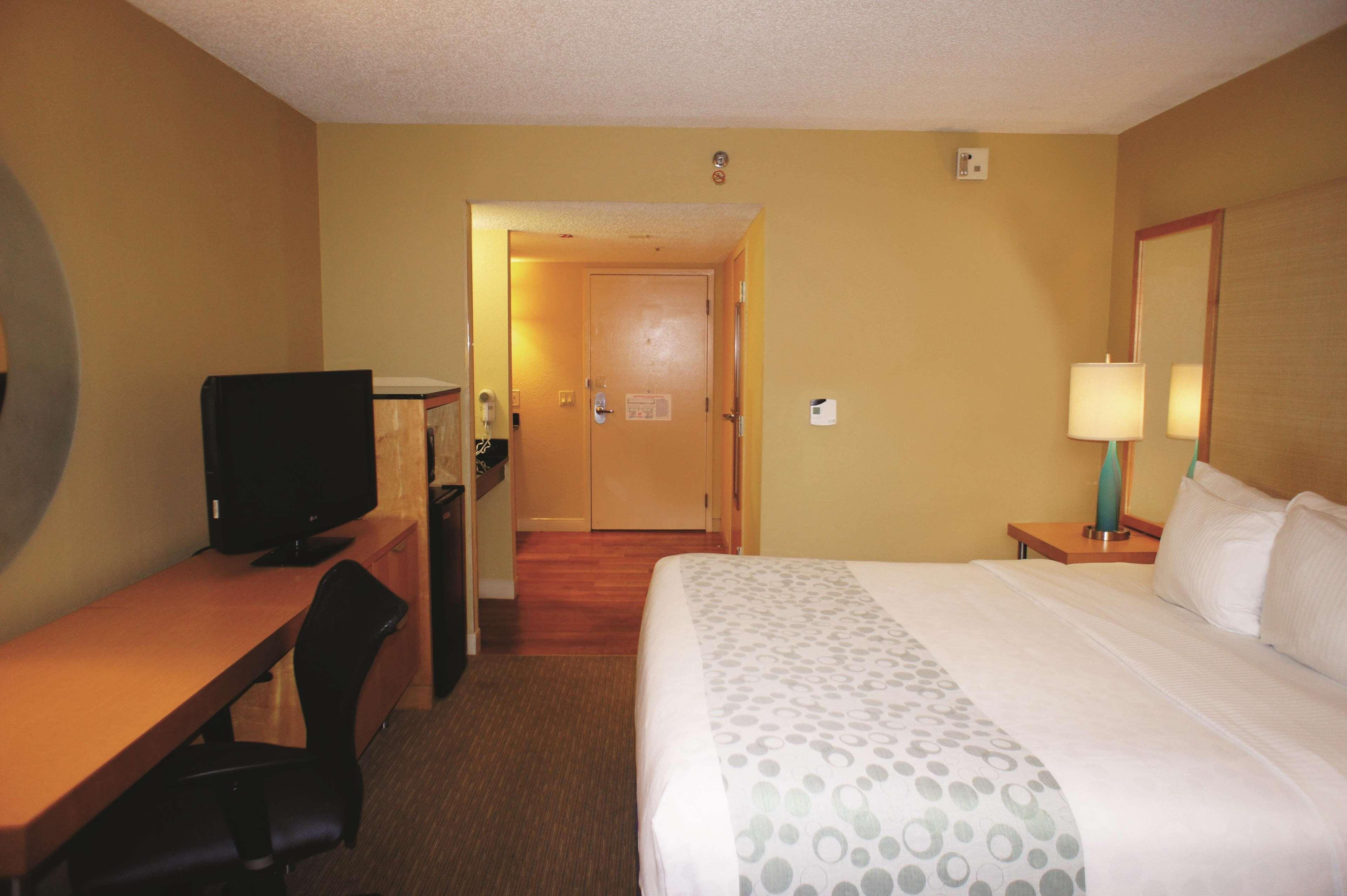 La Quinta By Wyndham Sarasota Downtown Hotel Exterior photo