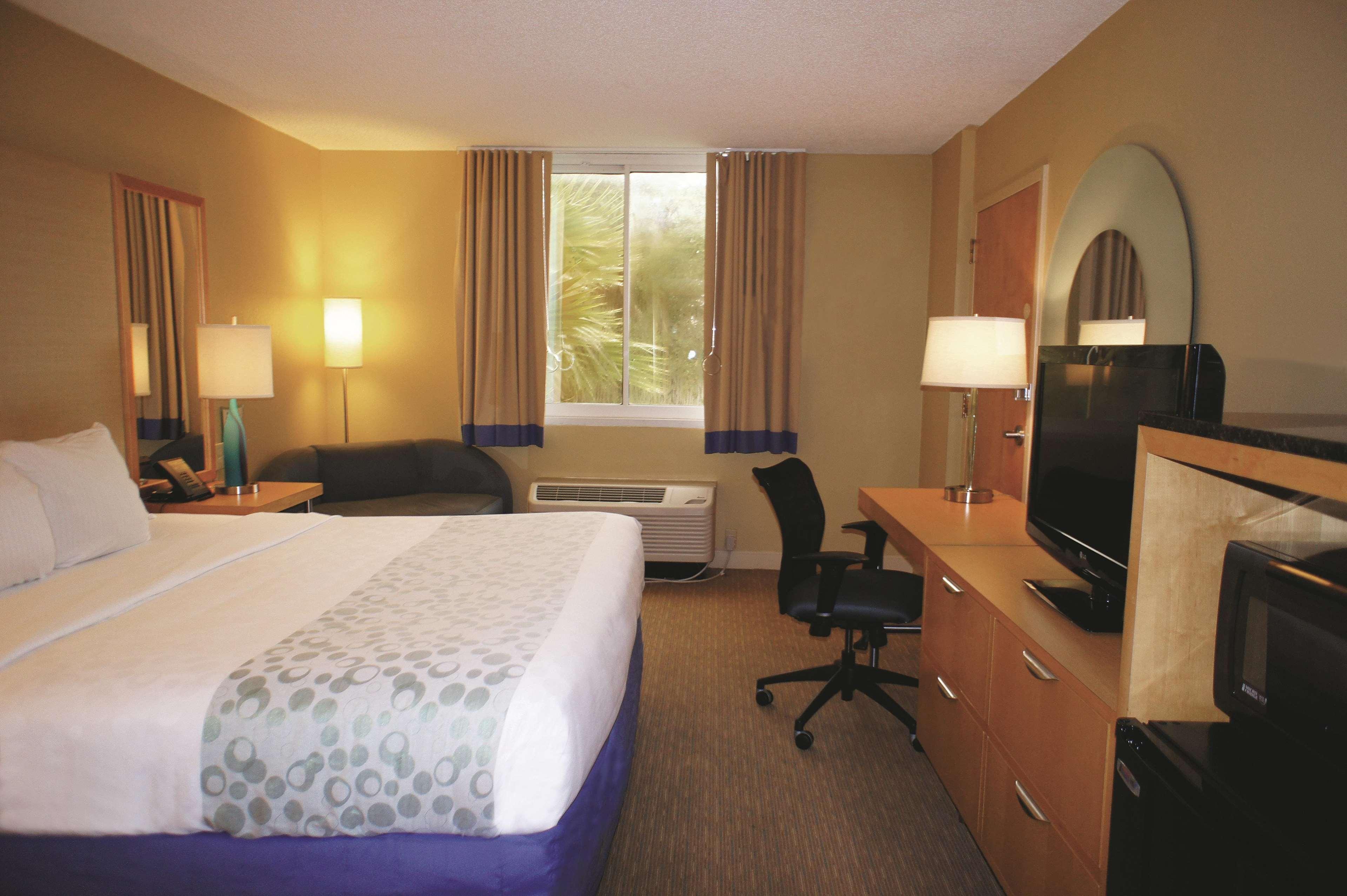 La Quinta By Wyndham Sarasota Downtown Hotel Exterior photo