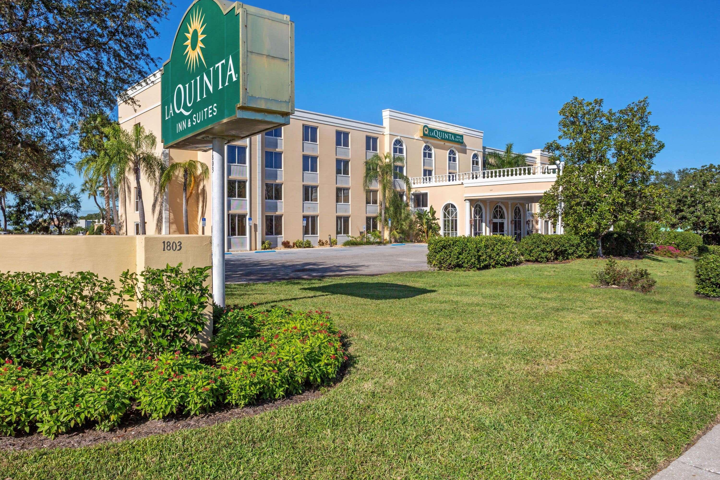 La Quinta By Wyndham Sarasota Downtown Hotel Exterior photo