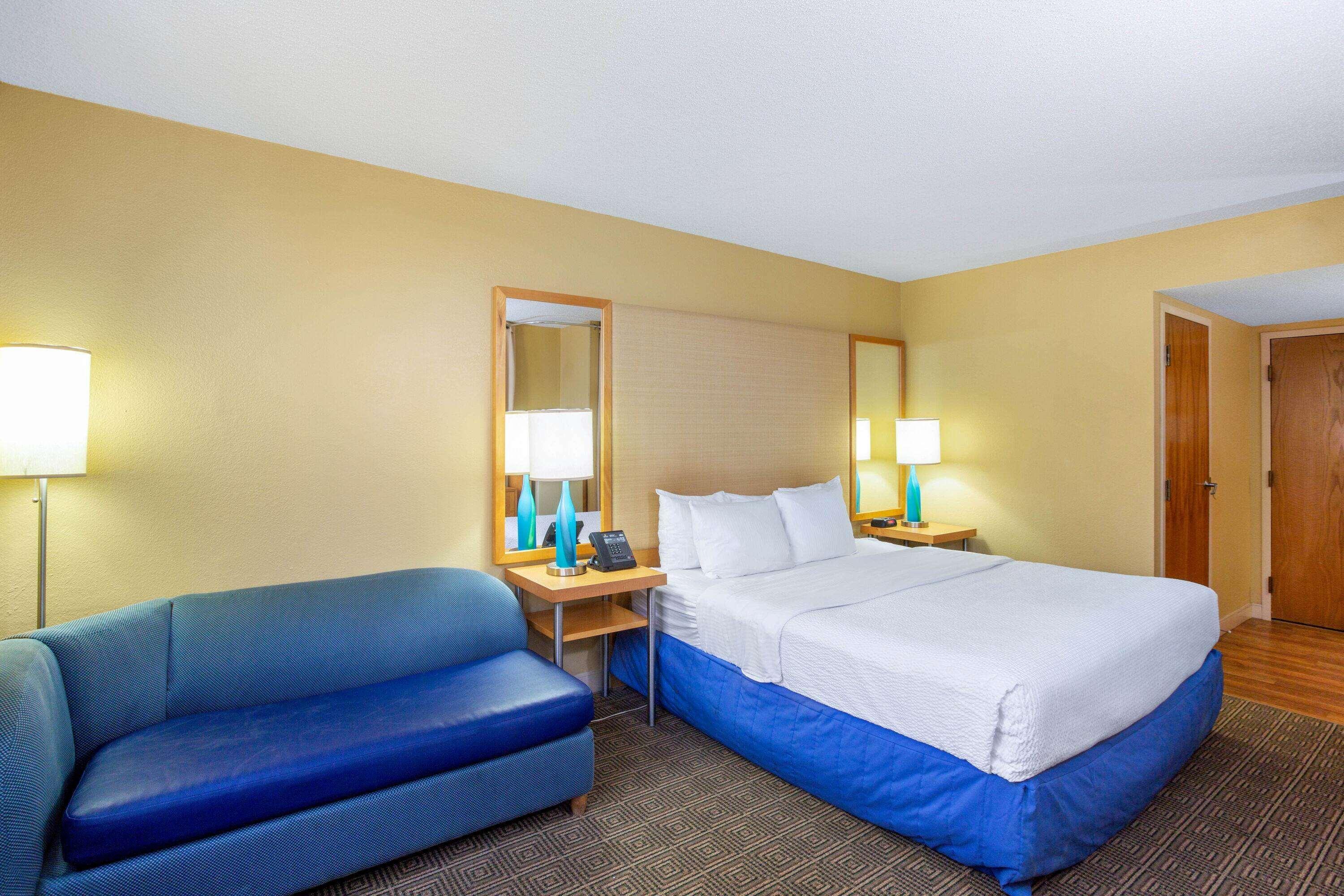 La Quinta By Wyndham Sarasota Downtown Hotel Exterior photo