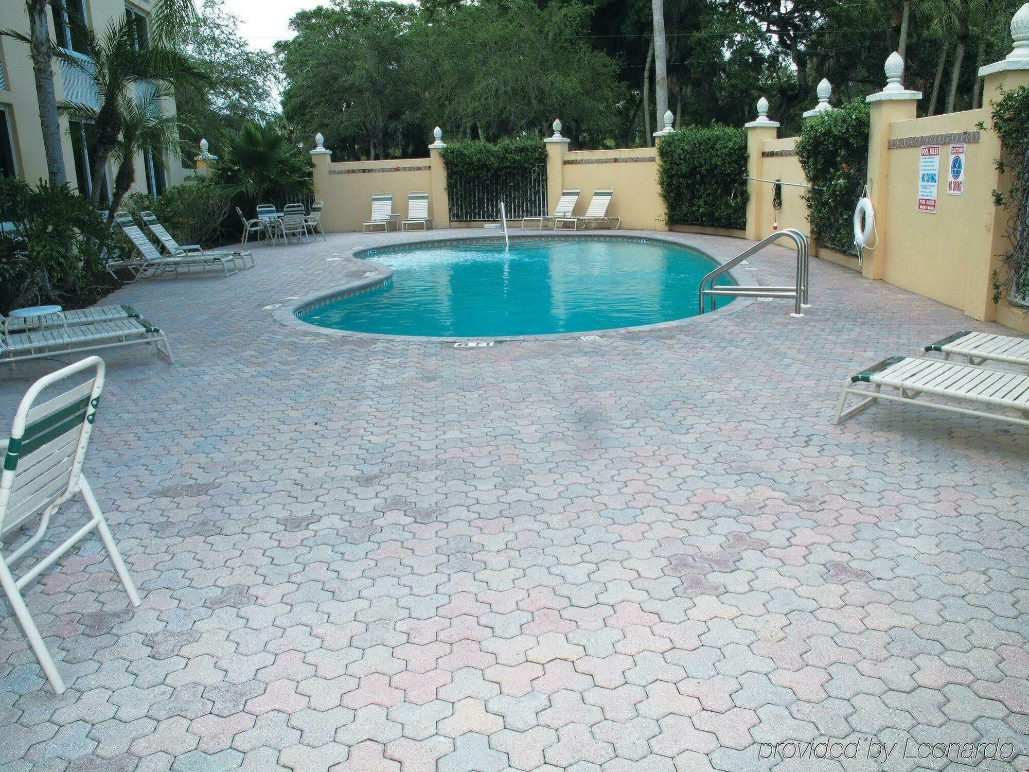 La Quinta By Wyndham Sarasota Downtown Hotel Exterior photo